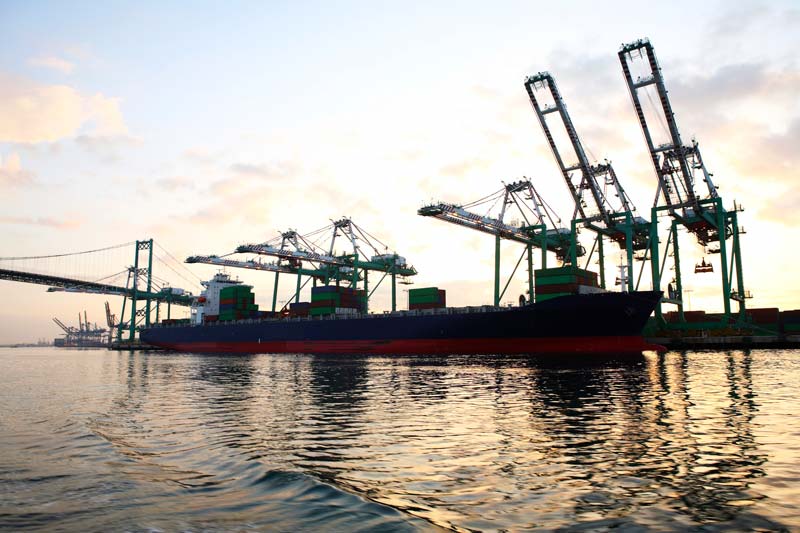 shipping-yard-large-cranes-800.jpg